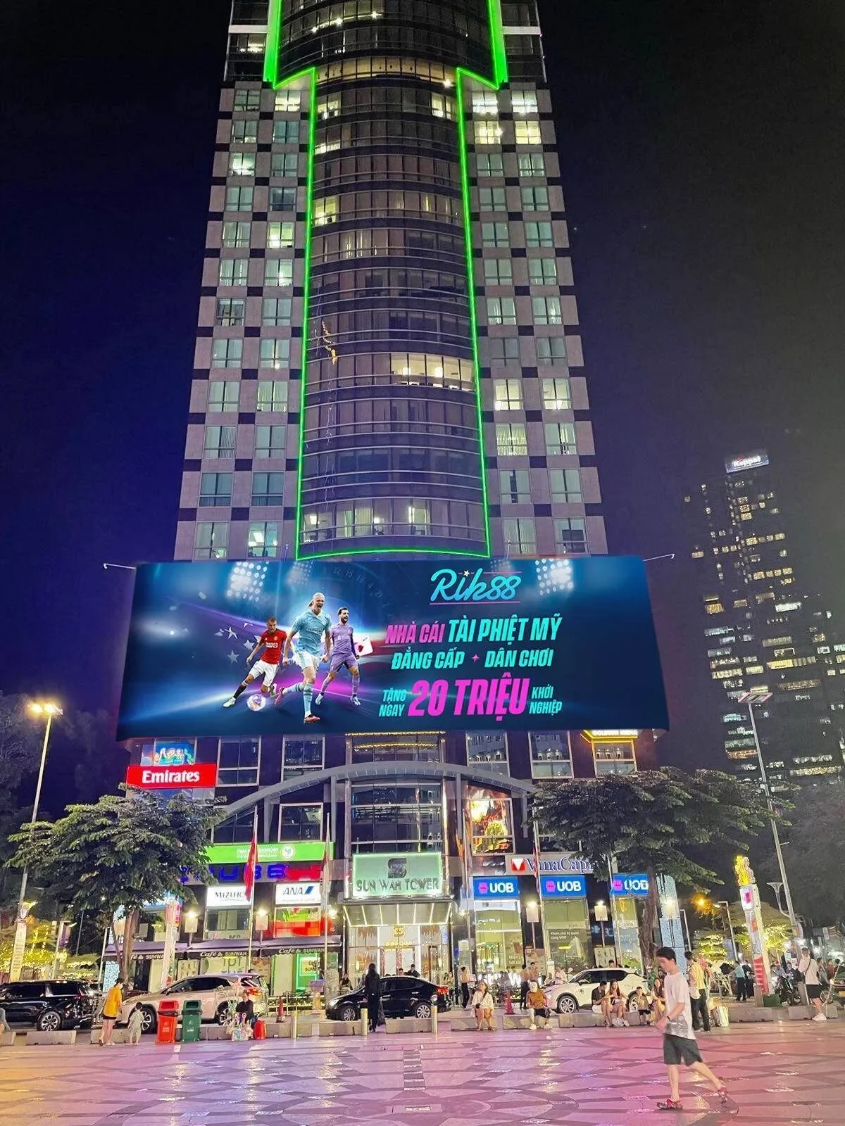 Billboard Rik88 xuất hiện giữa khu trung tâm Mỹ – quảng cáo thật hay chỉ là hình ảnh dàn dựng?